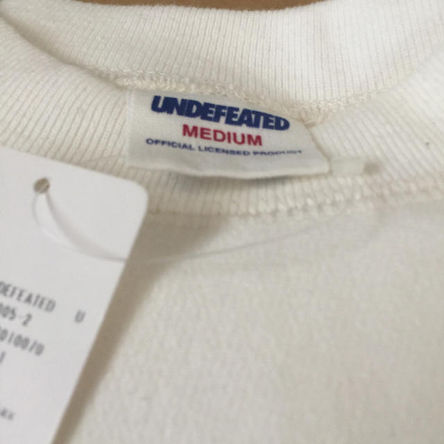 UNDEFEATED(アンディフィーテッド)のMサイズ undefeated LOGO CREWNECK メンズのトップス(スウェット)の商品写真