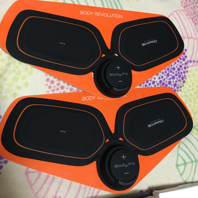 SIXPAD(シックスパッド)のSIXPAD ボディフィット2 2個セット コスメ/美容のダイエット(エクササイズ用品)の商品写真