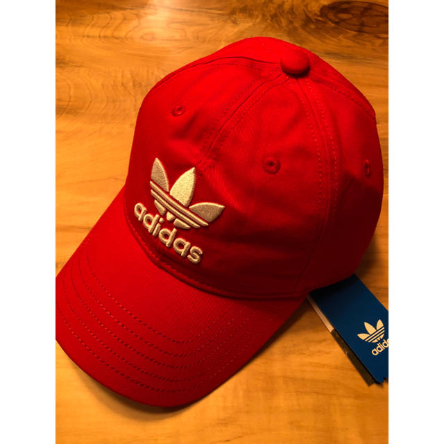 adidas(アディダス)の新品未使用★アディダスオリジナルス★キャップ レッド メンズの帽子(キャップ)の商品写真