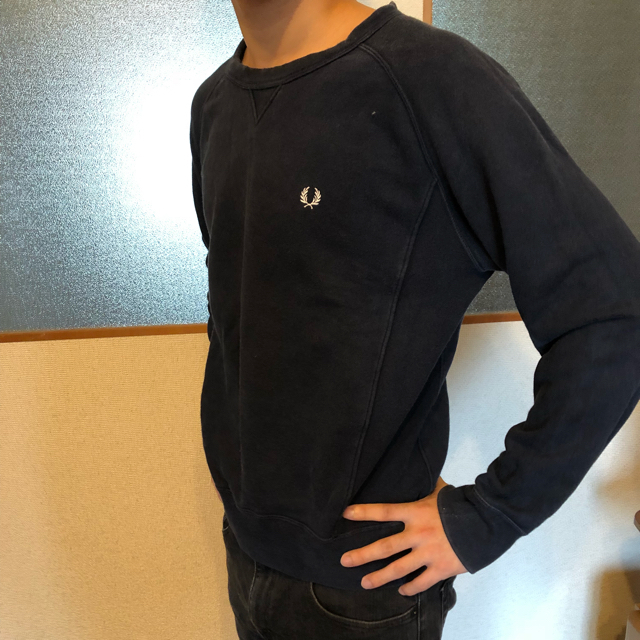 FRED PERRY(フレッドペリー)のフレッドペリー　トレーナー　ネイビー メンズのトップス(スウェット)の商品写真