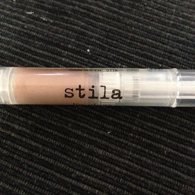 stila(スティラ)の新品♪stilaのミニリップグロス♪ コスメ/美容のベースメイク/化粧品(その他)の商品写真