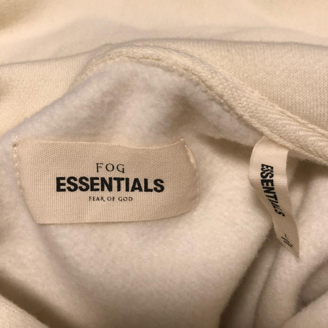 FEAR OF GOD(フィアオブゴッド)のFOG Essentials パーカー クリーム Lサイズ メンズのトップス(パーカー)の商品写真