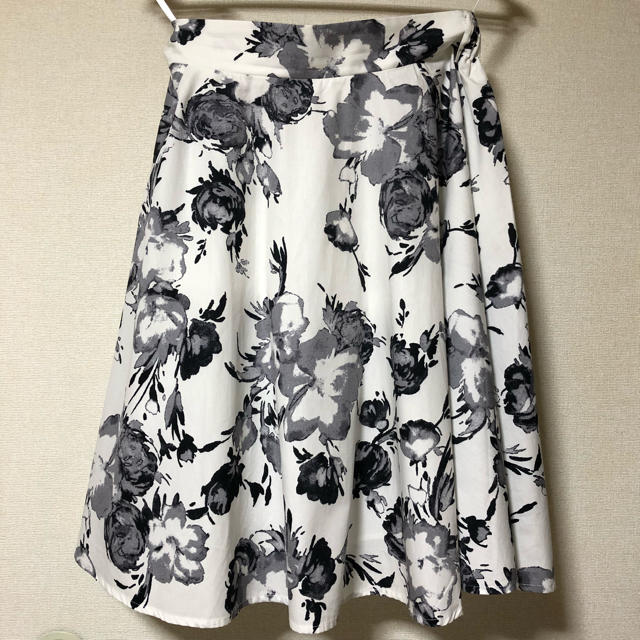 しまむら(シマムラ)の《SALE‼️》ワンコイン♡花柄スカートLサイズ レディースのスカート(ひざ丈スカート)の商品写真