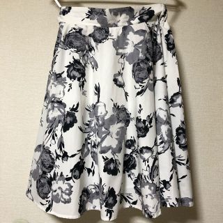 シマムラ(しまむら)の《SALE‼️》ワンコイン♡花柄スカートLサイズ(ひざ丈スカート)