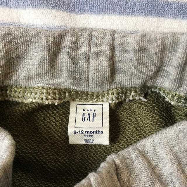 babyGAP(ベビーギャップ)のGAP 迷彩パンツ スウェット 70 キッズ/ベビー/マタニティのベビー服(~85cm)(パンツ)の商品写真