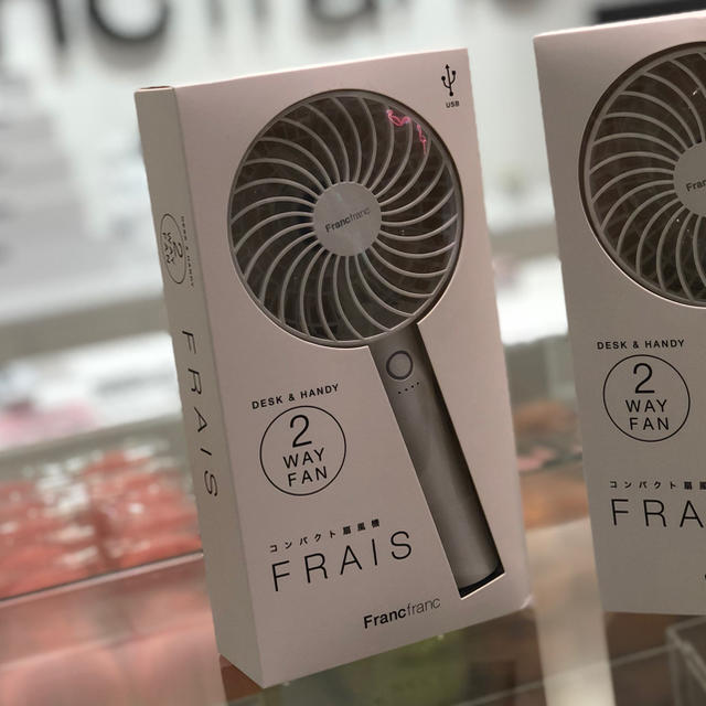 Francfranc(フランフラン)の大人気 フランフラン francfranc ミニ扇風機 ホワイト スマホ/家電/カメラの冷暖房/空調(扇風機)の商品写真