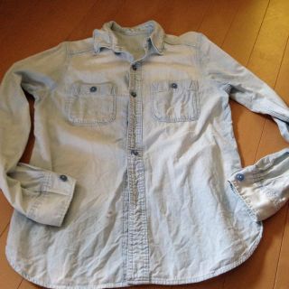 デニムダンガリー(DENIM DUNGAREE)のデニム&ダンガリーDDステンシルプリント シャンブレーシャツ ママOK(ブラウス)