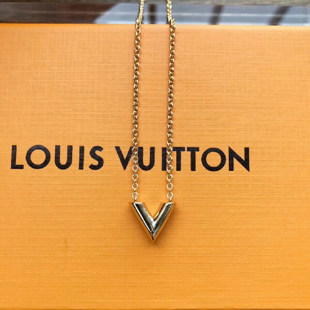 LOUIS VUITTON エセンシャルV