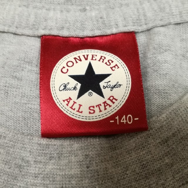 CONVERSE(コンバース)のCONVERSE ジュニア用長袖Tシャツグレー地  キッズ/ベビー/マタニティのキッズ服男の子用(90cm~)(Tシャツ/カットソー)の商品写真