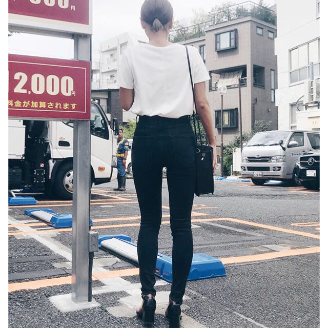 島居玲子さん着用！moussy ハイウエストブラックスキニー デニム acne