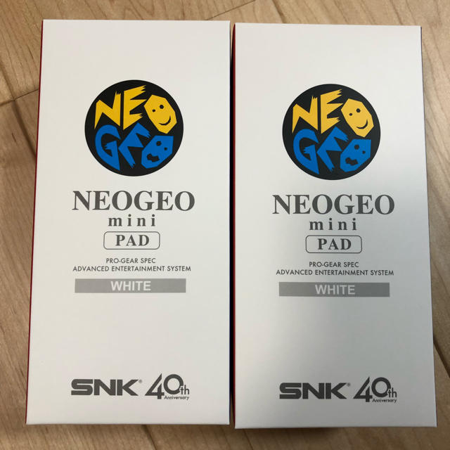 NEOGEO(ネオジオ)の新品未開封 SNK NEOGEO mini PAD 白×２個セット エンタメ/ホビーのゲームソフト/ゲーム機本体(その他)の商品写真