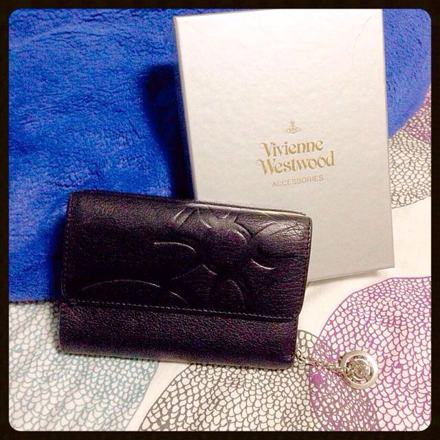 Vivienne Westwood(ヴィヴィアンウエストウッド)のVivienne オーヴ付き短財布 レディースのファッション小物(財布)の商品写真