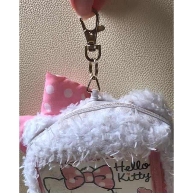 ハローキティ(ハローキティ)のキティちゃんのリール付きパスケース レディースのファッション小物(名刺入れ/定期入れ)の商品写真