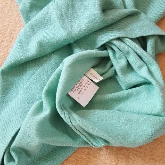 gaminerie(ギャミヌリィ)のgaminerie 未着用アップルグリーン　長袖セーター　パールボタン レディースのトップス(ニット/セーター)の商品写真