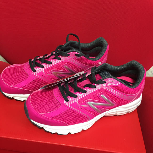 new balance シューズ 24.5