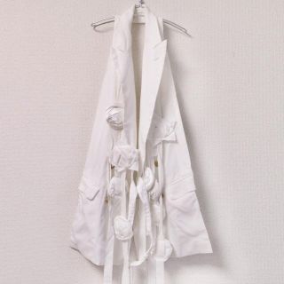 コムデギャルソン(COMME des GARCONS)の美品 2015ss コムデギャルソン 薔薇と血 モチーフ ベスト 白(ベスト/ジレ)