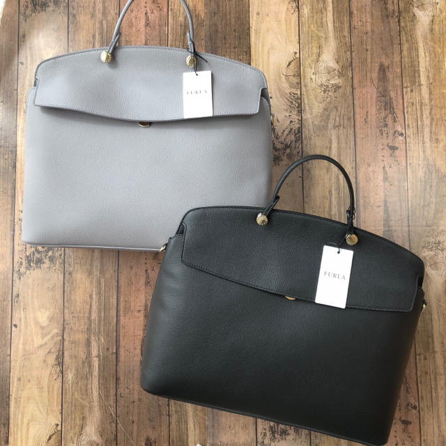 Furla(フルラ)の新品  18AW フルラ マイパイパー L 新色 947739 グレー レディースのバッグ(ハンドバッグ)の商品写真