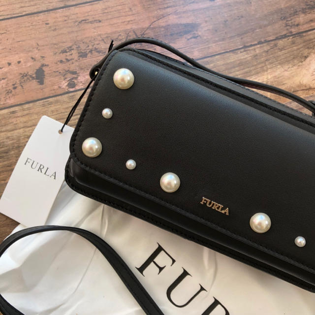 Furla(フルラ)の最新作‼︎ 新品 フルラ パール ショルダーバッグ ブラック 二次会にもピッタリ レディースのバッグ(ショルダーバッグ)の商品写真