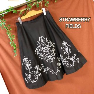 ストロベリーフィールズ(STRAWBERRY-FIELDS)のストロベリーフィールズ＊美品  秋色刺繍フレアスカート＊(ひざ丈スカート)