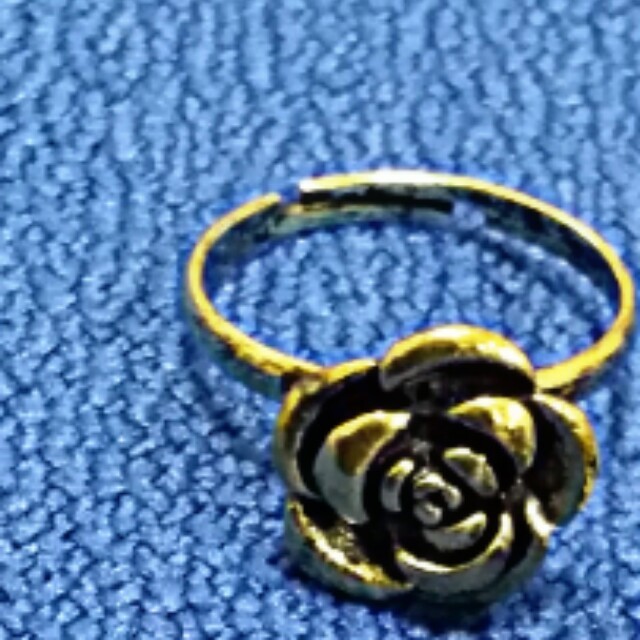 新品 薔薇の金銅リング レディースのアクセサリー(リング(指輪))の商品写真