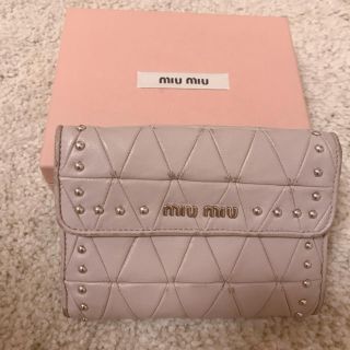 ミュウミュウ(miumiu)のmiumiu 折財布 箱付き(折り財布)