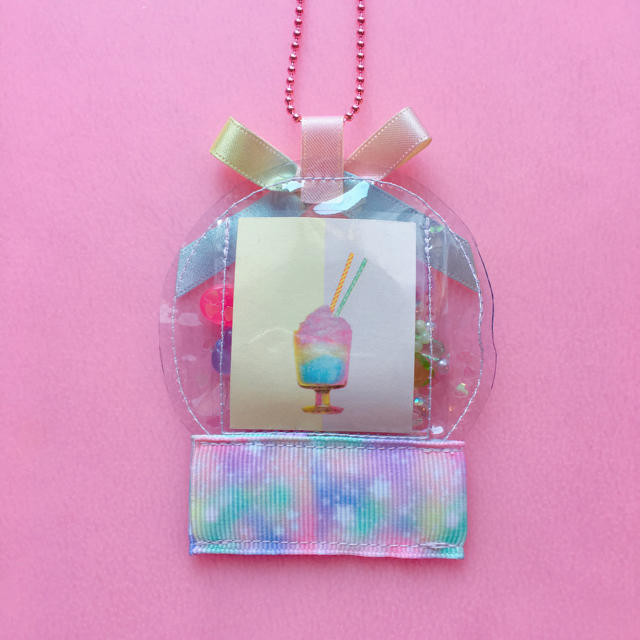 スノードーム♡ネームタグ  キャンディ ハンドメイドのファッション小物(バッグチャーム)の商品写真