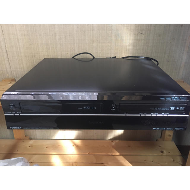 東芝(トウシバ)の【貴重品】東芝 VARDIA VHS&DVD一体型レコーダー スマホ/家電/カメラのテレビ/映像機器(DVDレコーダー)の商品写真