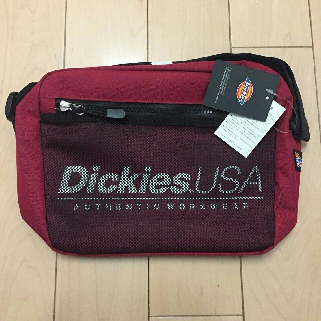 Dickies(ディッキーズ)のディッキーズ　バッグ　レッド　ブラック レディースのバッグ(ショルダーバッグ)の商品写真