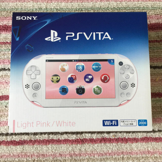 PlayStation Vita(プレイステーションヴィータ)のPSVIta ライトピンク／ホワイト +メモリーカード32GB エンタメ/ホビーのゲームソフト/ゲーム機本体(携帯用ゲーム機本体)の商品写真