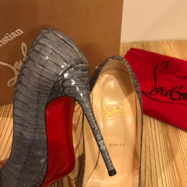 Christian Louboutin(クリスチャンルブタン)のChristian Louboutin／パイソン／ピンヒール／新品同様 レディースの靴/シューズ(ハイヒール/パンプス)の商品写真