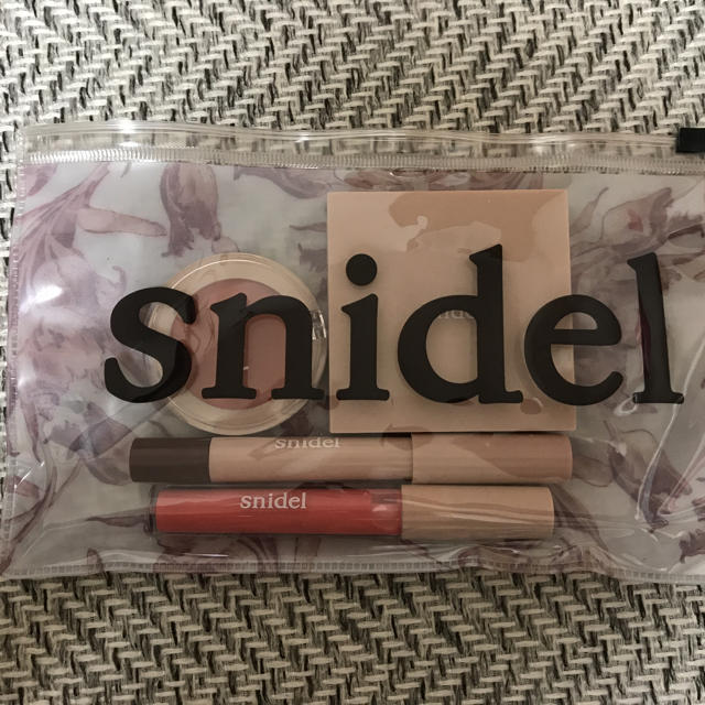 SNIDEL(スナイデル)のsweet付録 コスメ/美容のキット/セット(コフレ/メイクアップセット)の商品写真