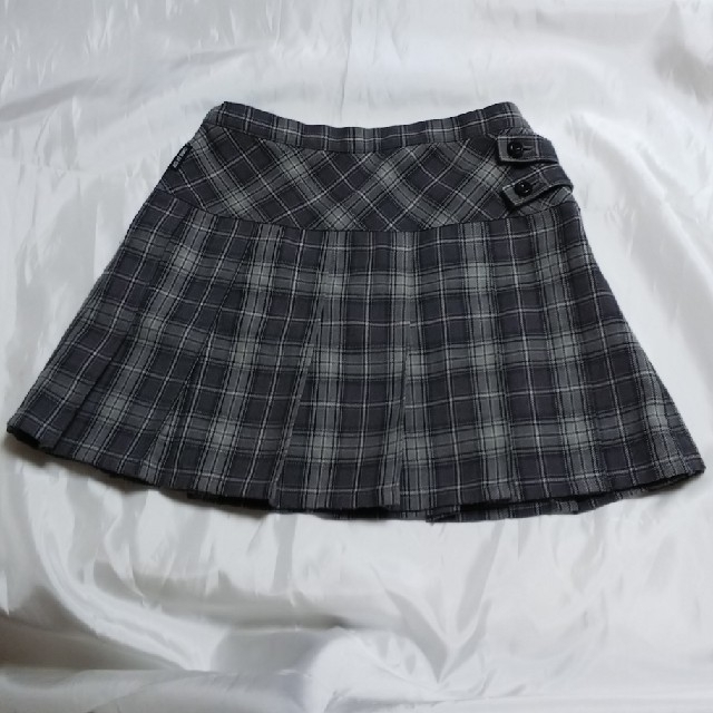 COMME CA ISM(コムサイズム)のコムサイズム グレーチェックスカート size130 キッズ/ベビー/マタニティのキッズ服女の子用(90cm~)(スカート)の商品写真