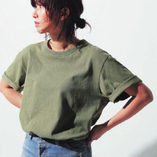 ユニクロ(UNIQLO)の秋カラー CLASSY掲載 マスタードカラーUNIQLOのU Tシャツ(Tシャツ(半袖/袖なし))