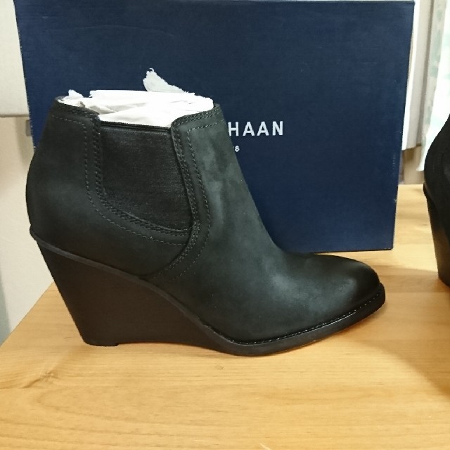 Cole Haan(コールハーン)の【値下げしました！】COLE HAAN ショートブーツ レディースの靴/シューズ(ブーツ)の商品写真