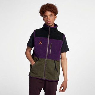 シュプリーム(Supreme)のMサイズ Nike acg　Vest 新品　未使用(ベスト)