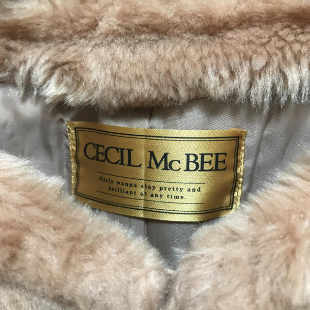 CECIL McBEE(セシルマクビー)のCECIL Mc BEEファーコート レディースのジャケット/アウター(毛皮/ファーコート)の商品写真