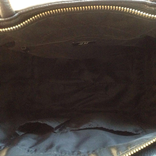H&M(エイチアンドエム)の黒の大きいカバン レディースのバッグ(ハンドバッグ)の商品写真