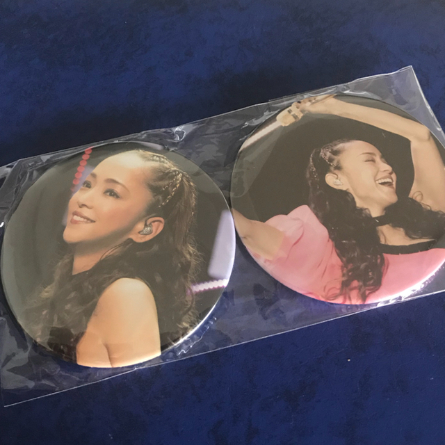 安室奈美恵   缶バッジ    エンタメ/ホビーのタレントグッズ(ミュージシャン)の商品写真