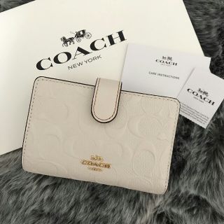 コーチ(COACH)の★新品★ COACH (コーチ) ホワイト　エンボス レザー 折り財布(財布)