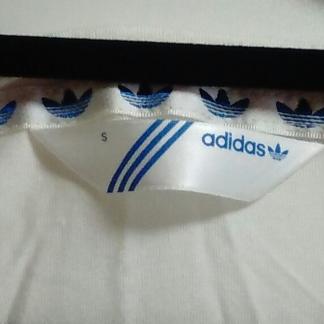 adidas(アディダス)のTシャツ　半袖　adidas　白×ゴールド　スポーツウェア スポーツ/アウトドアのランニング(ウェア)の商品写真