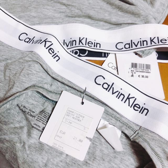 Calvin Klein(カルバンクライン)のCalvin Klein カルバンクライン アンダーウェア 下着 グレー 新品 レディースの下着/アンダーウェア(ブラ&ショーツセット)の商品写真