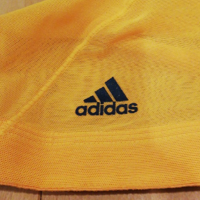 adidas(アディダス)のジュニアスイムキャップ スポーツ/アウトドアのスポーツ/アウトドア その他(マリン/スイミング)の商品写真