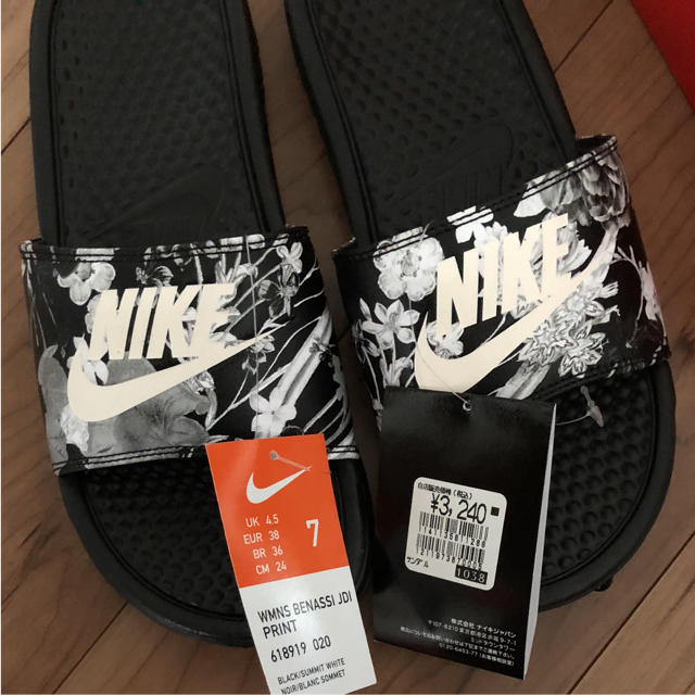 NIKE(ナイキ)のNIKE ナイキベナッシサンダル 24.0cm 新品 レディースの靴/シューズ(サンダル)の商品写真