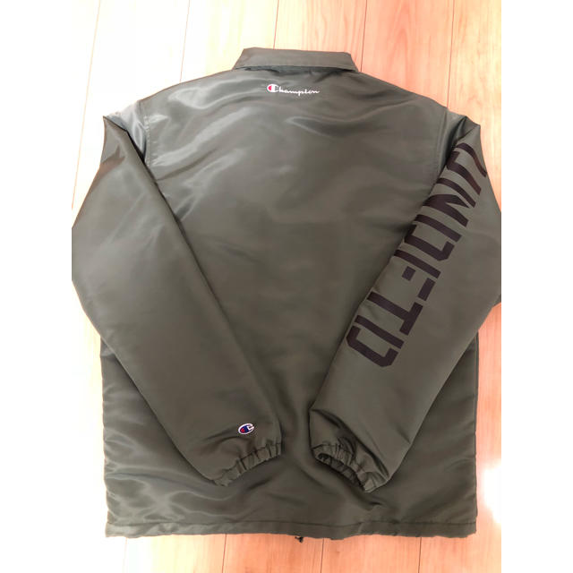 UNDEFEATED(アンディフィーテッド)のUNDEFEATED champion コーチジャケット L カーキ 97 メンズのジャケット/アウター(ナイロンジャケット)の商品写真