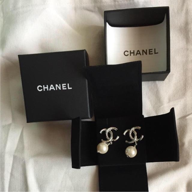 CHANEL パールピアス