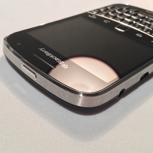 blackberry ブラックベリー Bold 9900 箱以外付属品フル？ スマホ/家電/カメラのスマートフォン/携帯電話(スマートフォン本体)の商品写真