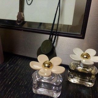 マークジェイコブス(MARC JACOBS)のDAICY ミニ 香水💓(香水(女性用))