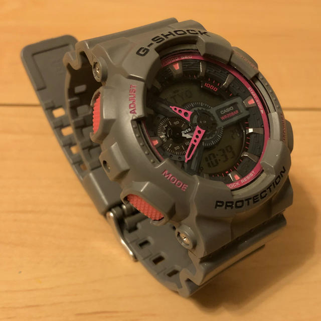G-SHOCK(ジーショック)のG-SHOCK グレー×ピンク メンズの時計(腕時計(デジタル))の商品写真
