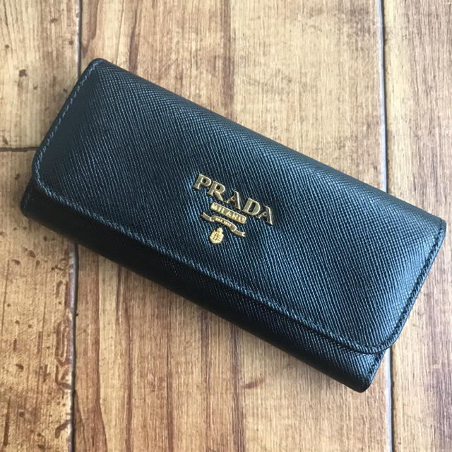 未使用 PRADA ロング キーケース サフィアーノ 6連 未使用 PRADA ロング キーケース サフィアーノ 6連