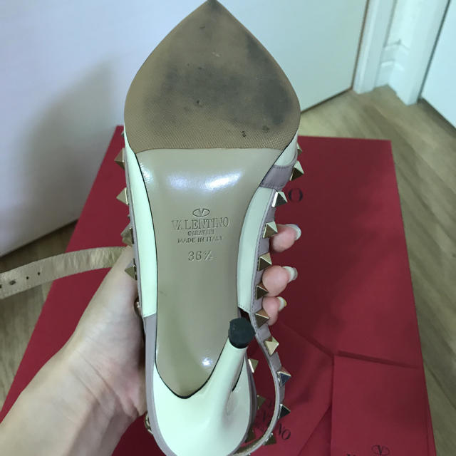 VALENTINO(ヴァレンティノ)のヴァレンティノロックスタッド レディースの靴/シューズ(ハイヒール/パンプス)の商品写真